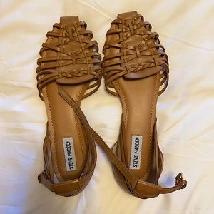 NWOT Steve Madden woven flats